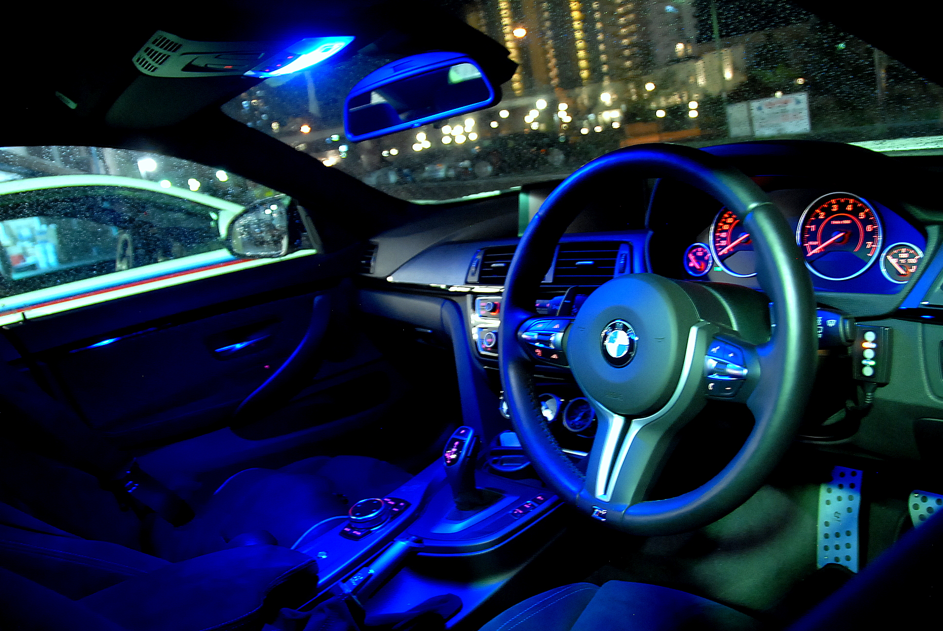 NewルームランプLED☆ - 神戸店遠藤ブログ！BMW専門店Studie（スタディ）では、BMW全てのシリーズ のカスタマイズ、ドレスアップ、車検、点検、オイル交換、タイヤ交換、BMWに関わる事はなんでもご利用頂けるBMW専門ショップです。